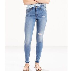 Levi's 721 High Rise Skinny Jeans in Light Distressed Wash with Raw Gem Size 27